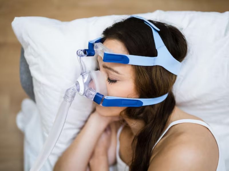 how many times does a person with sleep apnea stop breathing at night
